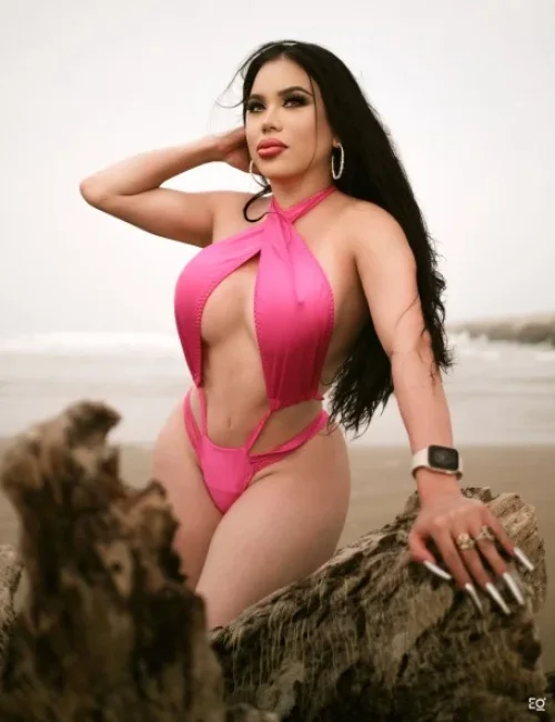 Florencia photo 28, european, curvy, black hair, 158 cm, 63 kg, Large bust, Hong Kong