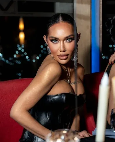 Clara Mira photo 1, asian, athletic, brunette, 167 cm, 61 kg, Extra Large bust, Hong Kong