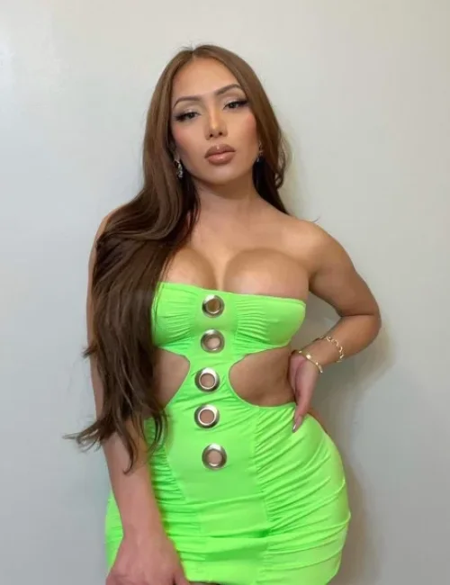 Iris Mira photo 5, asian, curvy, blonde hair, 161 cm, 72 kg, Large bust, Hong Kong