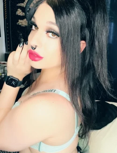 Greta photo 1, european, curvy, black hair, 161 cm, 68 kg, Medium bust, Hong Kong