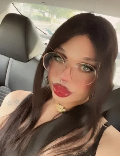 Greta photo 4, european, curvy, black hair, 161 cm, 68 kg, Medium bust, Hong Kong