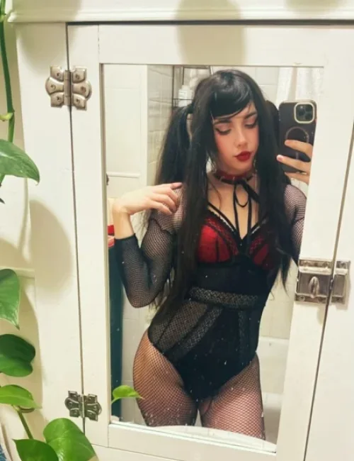 Greta photo 8, european, curvy, black hair, 161 cm, 68 kg, Medium bust, Hong Kong