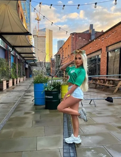 Alexa Mira photo 7, asian, petite, blonde hair, 161 cm, 52 kg, Medium bust, Hong Kong