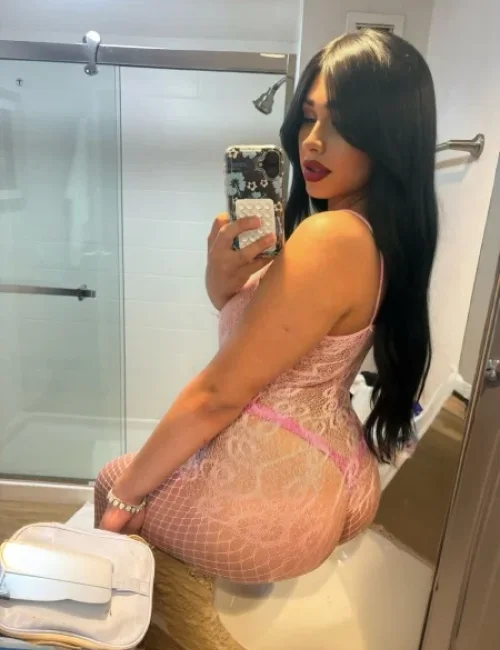 Manuela photo 11, asian, busty, black hair, 164 cm, 79 kg, Large bust, Hong Kong
