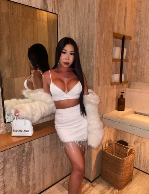 Chrissy photo 17, asian, average, black hair, 161 cm, 63 kg, Large bust, Hong Kong