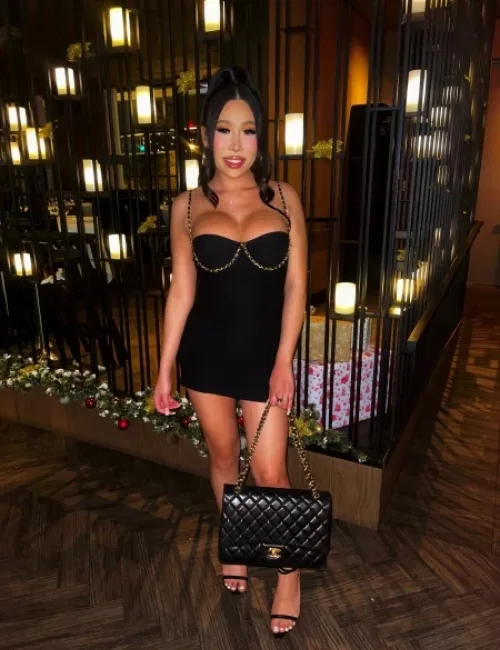 Chrissy photo 6, asian, average, black hair, 161 cm, 63 kg, Large bust, Hong Kong