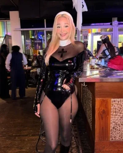 Susan Lina photo 1, european, average, blonde hair, 164 cm, 61 kg, Large bust, Hong Kong
