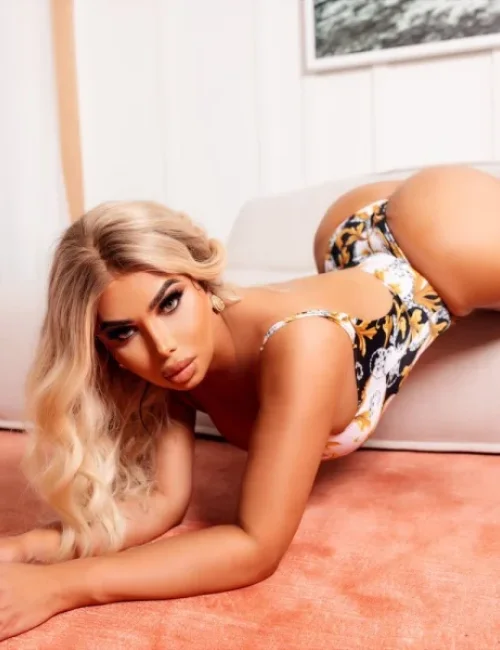 Alyssa photo 20, european, curvy, blonde hair, 167 cm, 70 kg, Large bust, Hong Kong
