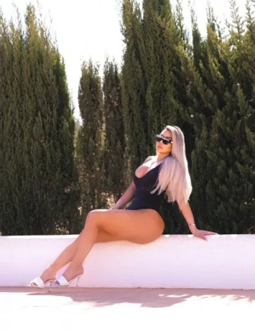 Alyssa photo 5, european, curvy, blonde hair, 167 cm, 70 kg, Large bust, Hong Kong