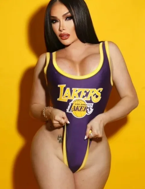 Corina photo 15, european, athletic, black hair, 174 cm, 63 kg, Large bust, Hong Kong
