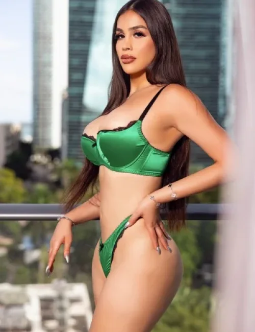 Emiliana photo 7, european, average, black hair, 170 cm, 68 kg, Large bust, Hong Kong