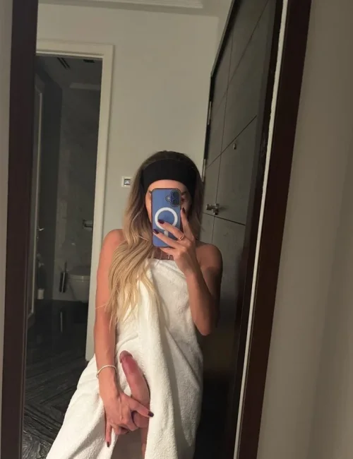 Sofi photo 25, european, petite, blonde hair, 157 cm, 50 kg, Large bust, Hong Kong