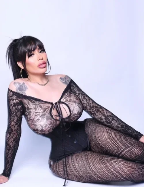 Kiera photo 39, european, curvy, auburn hair, 152 cm, 58 kg, Large bust, Hong Kong