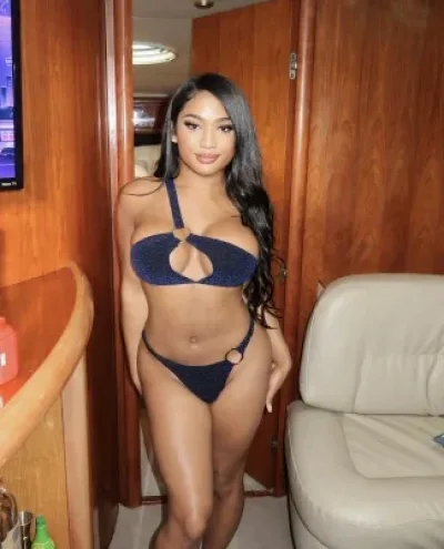 Layla Lina photo 1, asian, average, black hair, 155 cm, 58 kg, Large bust, Hong Kong