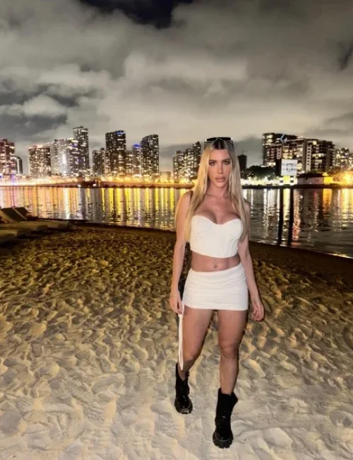 Julieta photo 28, european, average, blonde hair, 162 cm, 61 kg, Medium bust, Hong Kong