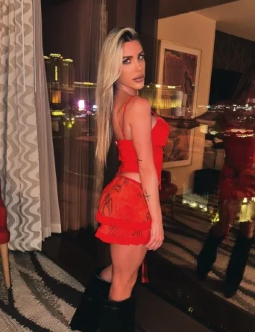 Julieta photo 7, european, average, blonde hair, 162 cm, 61 kg, Medium bust, Hong Kong