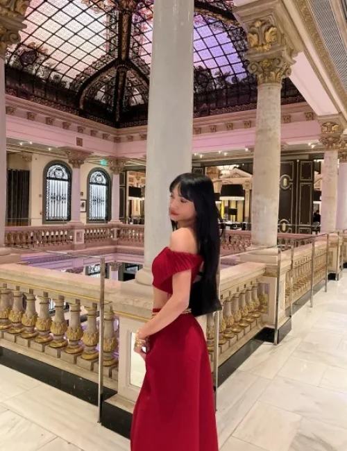 Louisa photo 2, asian, slim, black hair, 164 cm, 45 kg, Small bust, Hong Kong