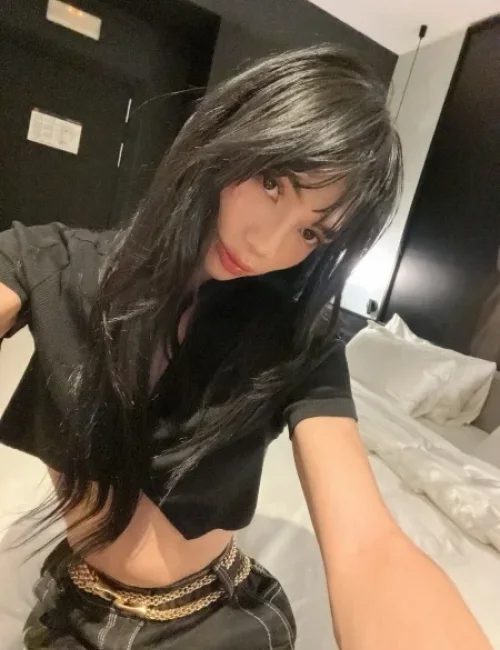 Louisa photo 7, asian, slim, black hair, 164 cm, 45 kg, Small bust, Hong Kong
