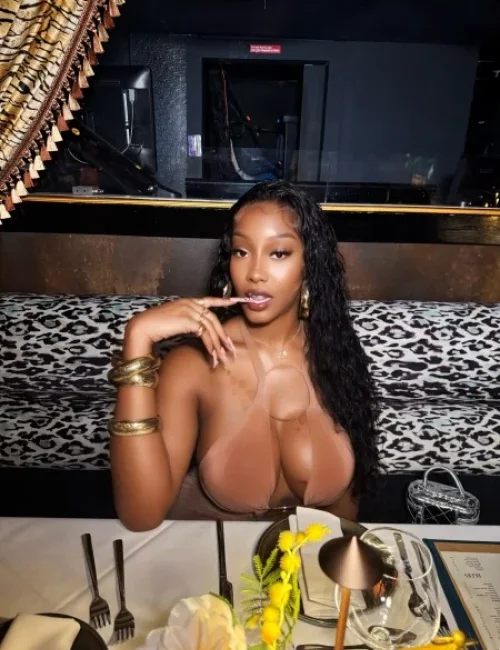 Kimmy photo 12, ebony, average, brunette, 180 cm, 74 kg, Large bust, Hong Kong