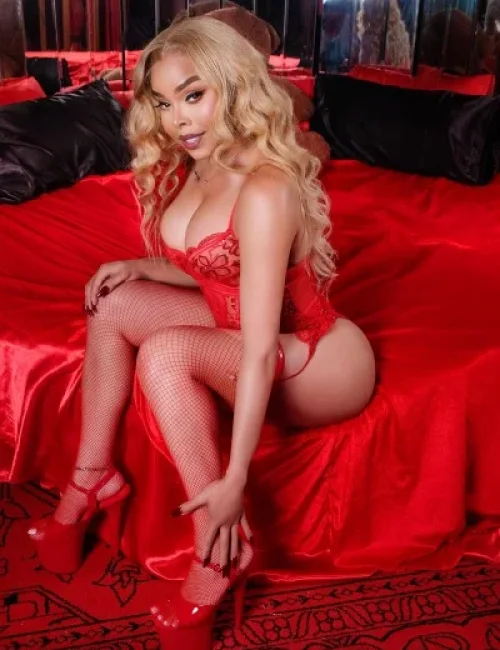 Rose Raya photo 2, european, busty, blonde hair, 167 cm, 83 kg, Large bust, Hong Kong