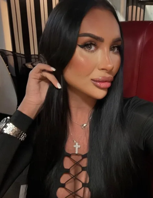Darina Lina photo 20, european, athletic, black hair, 180 cm, 70 kg, Large bust, Hong Kong