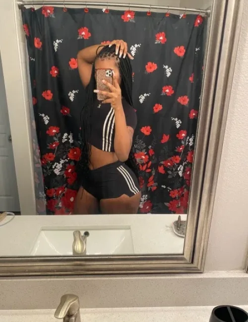 Claudia photo 24, ebony, curvy, black hair, 167 cm, 72 kg, Small bust, Hong Kong