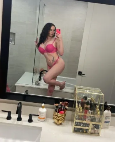 Carolina Mira photo 1, european, average, black hair, 176 cm, 74 kg, Medium bust, Hong Kong