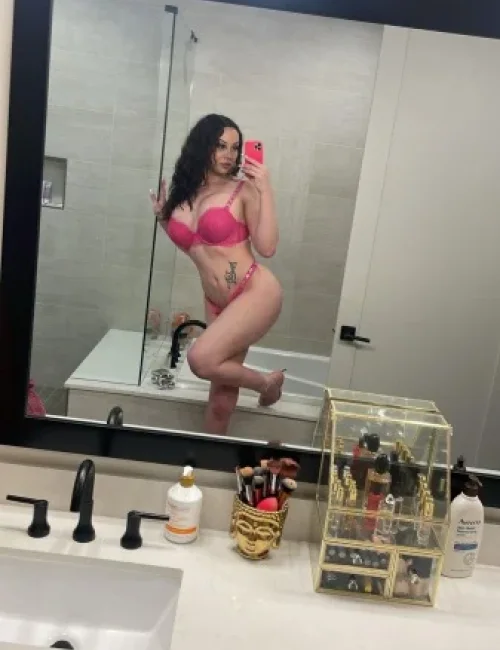 Carolina Mira photo 1, european, average, black hair, 176 cm, 74 kg, Medium bust, Hong Kong