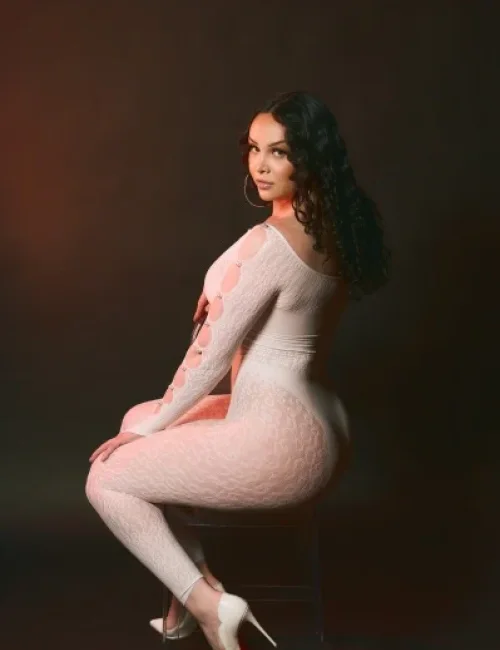Carolina Mira photo 9, european, average, black hair, 176 cm, 74 kg, Medium bust, Hong Kong