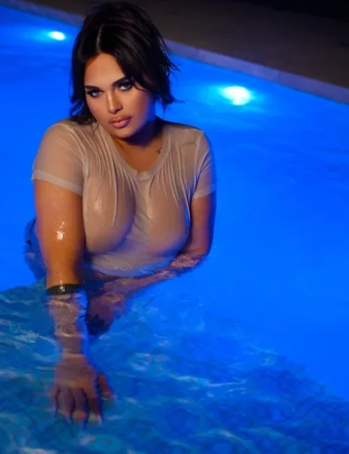 Ally photo 3, european, busty, brunette, 180 cm, 110 kg, Large bust, Hong Kong