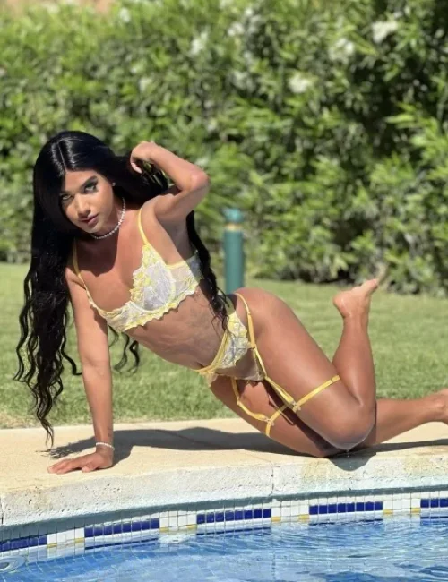 Indira photo 3, european, average, black hair, 167 cm, 68 kg, Small bust, Hong Kong