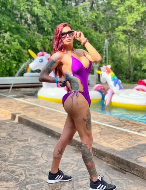 Vicky photo 8, ebony, average, red hair, 176 cm, 74 kg, Medium bust, Hong Kong